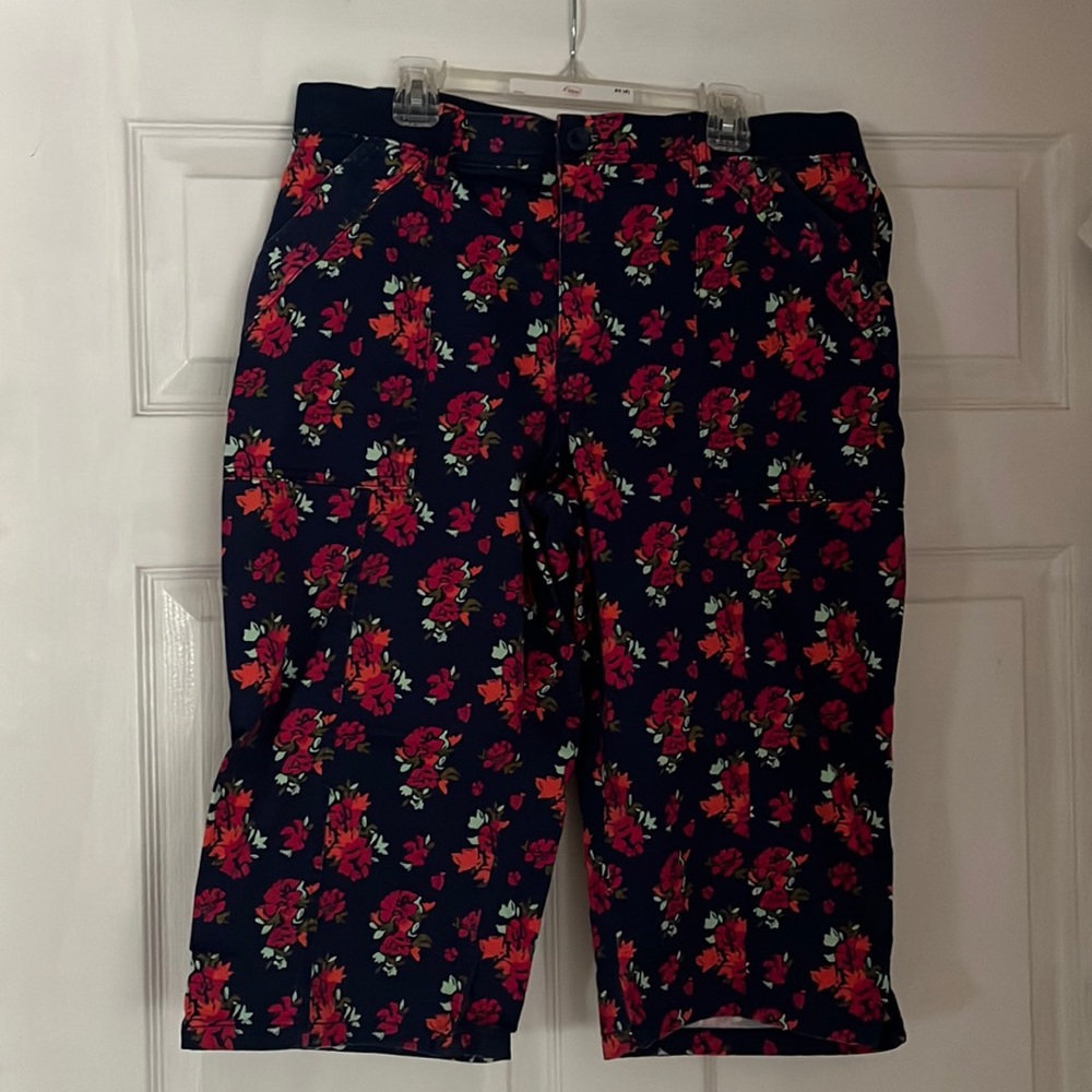 Lee relaxed fit capris